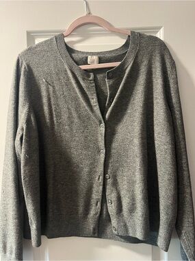 Crewneck Button-Front Women's Sweater Cardigan - Gray